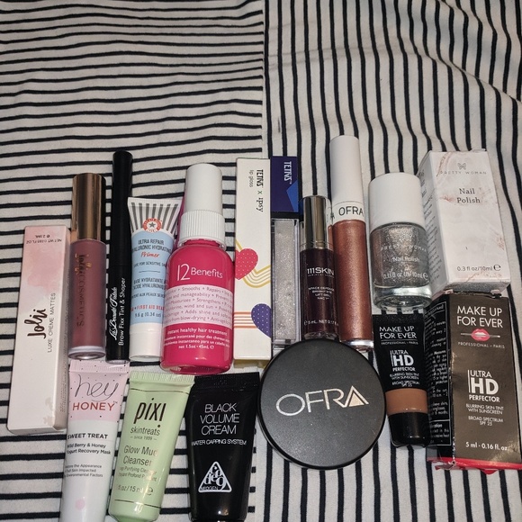 Cosmetics Bundle - Picture 5 of 5